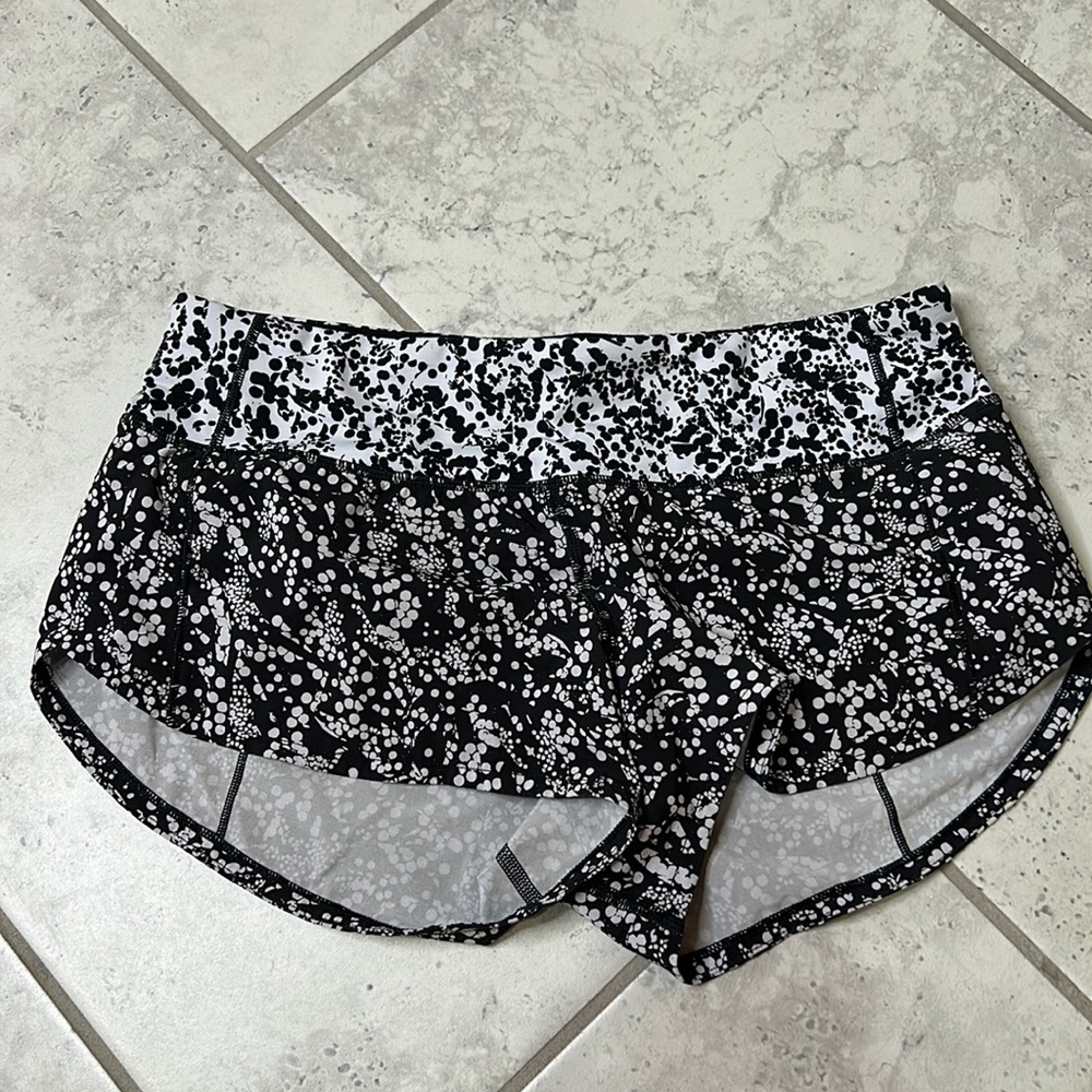 LuLulemon Speed up shorts 2.5”